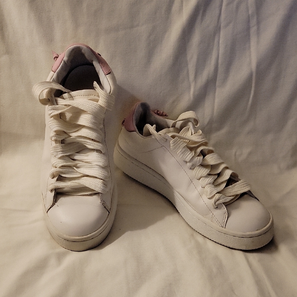 Womens LO-TOP sneakers Size 6.5 Pink And White.